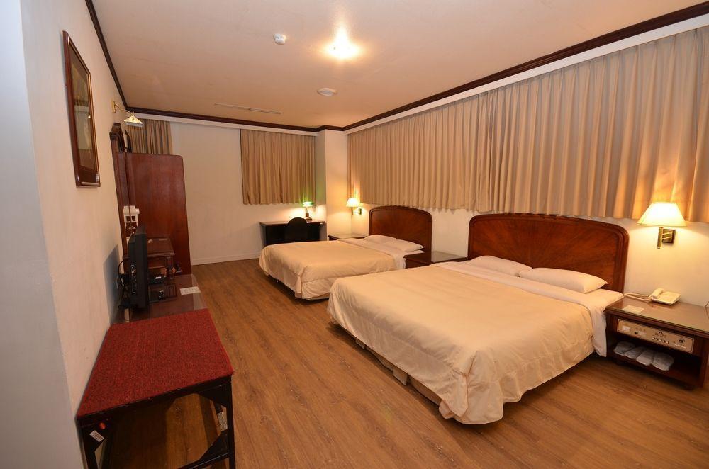 Abbo Hotel Tainan Exterior photo